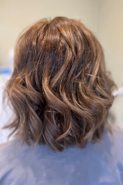 mid-length, wavy hair